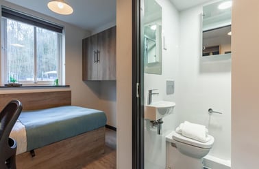 Meanwood Road, Woodhouse, Leeds - Image 3